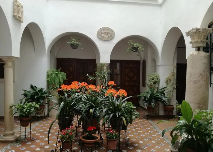 Apartamentos Torre De La Mezquita